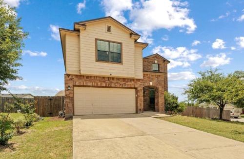 Round Rock House | Spacious Luxe Retreat for family and groups Austin