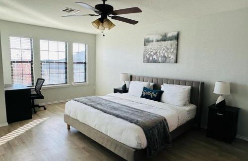 Round Rock House | Spacious Luxe Retreat for family and groups Austin