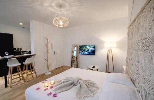 Henriville Apartment | Spacious & Luxuary Studio