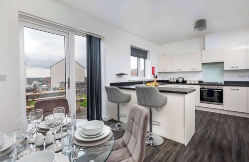 Hillsborough House | Spacious Luxurious Serviced Accommodation 4