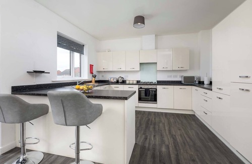 Hillsborough House | Spacious Luxurious Serviced Accommodation 4