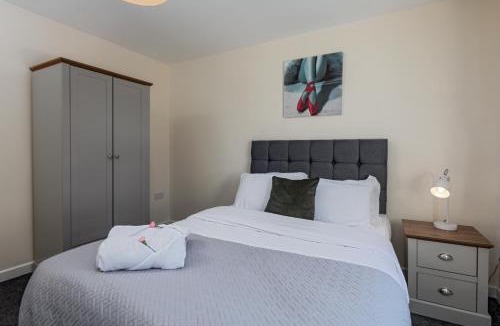 Barrow-in-Furness House | Spacious Luxurious Serviced Accommodation 6