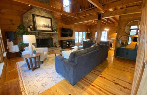 Castalian Springs House | Spacious & Luxurious Lakefront Cabin - Sleeps 8