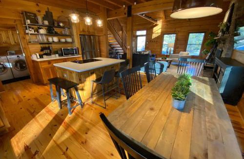 Castalian Springs House | Spacious & Luxurious Lakefront Cabin - Sleeps 8