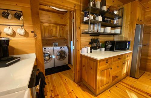 Castalian Springs House | Spacious & Luxurious Lakefront Cabin - Sleeps 8