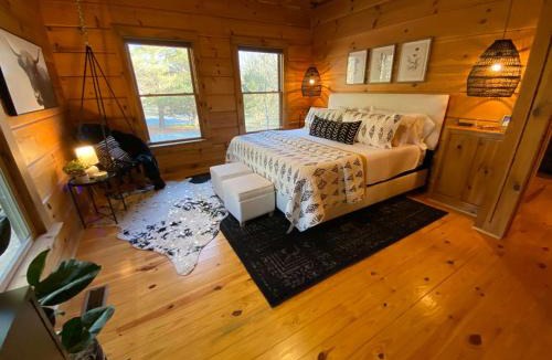 Castalian Springs House | Spacious & Luxurious Lakefront Cabin - Sleeps 8