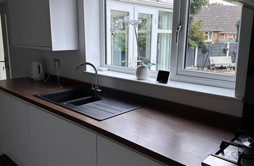 Walsall House | Spacious Luxurious Serviced Accommodation 1