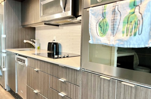 Central Waterfront Condo | Spacious Luxury 1 bedroom Condo in Harbourfront Downtown Toronto