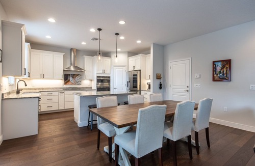 North Hyde Park House | Spacious Luxury 5BR Home North Hyde Park I Downtown - Perfect for Groups