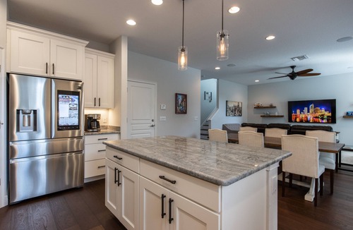 North Hyde Park House | Spacious Luxury 5BR Home North Hyde Park I Downtown - Perfect for Groups