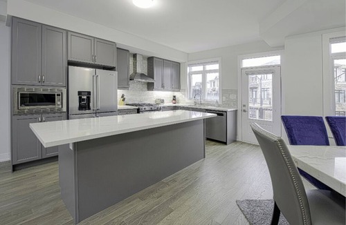 West Oak Trails House | Spacious Luxury 5BR Oakville Retreat-Free Parking