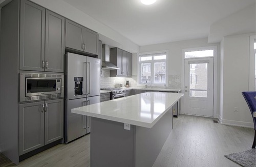 West Oak Trails House | Spacious Luxury 5BR Oakville Retreat-Free Parking
