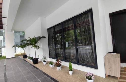 Seksyen 13 House | Spacious Luxury and comfortable for Medium to large group