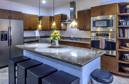 Centro Condo | SPACIOUS LUXURY CONDO - WALK EVERYWHERE - PRIVATE SECURITY - CONCIERGE SERVICE