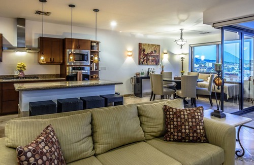 Centro Condo | SPACIOUS LUXURY CONDO - WALK EVERYWHERE - PRIVATE SECURITY - CONCIERGE SERVICE