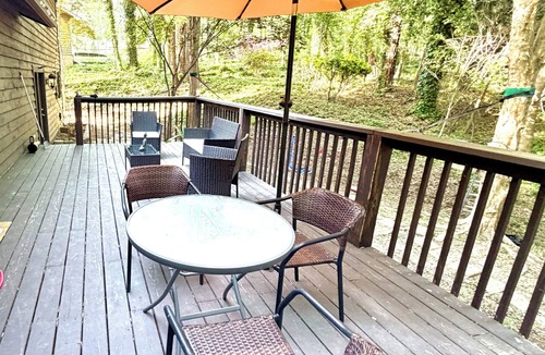 Marietta House | Spacious Luxury Charming 4-bedroom2/5 baths, Creek View, Game Room in Marietta