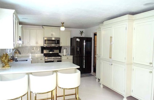 Stoughton House | Spacious Luxury Home 5 Bed 3 Bath w/jacuzzi bath