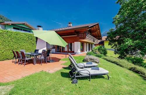 Brienz House | Spacious Luxury Home with Terrace, panoramic views, and walk to the lake!