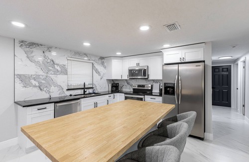 Seffner Community Alliance House | Spacious Luxury Pool Home 5BR Sleeps 12+