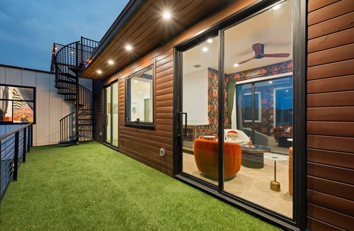 Montopolis House | Spacious Luxury Retreat with Skyline Views