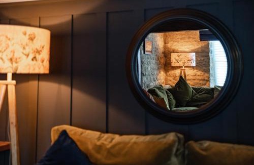 Stamford Apartment | Spacious, luxury town centre Granary conversion