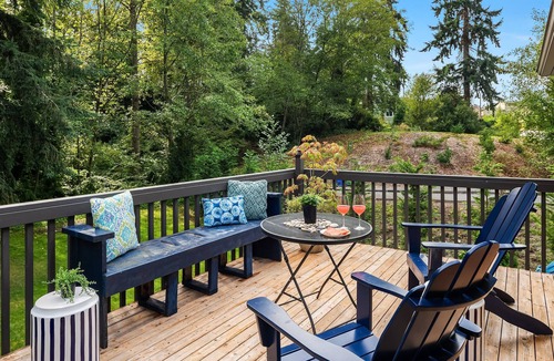 Edmonds House | Spacious Main Street Retreat ~ Backyard ~ Parking!