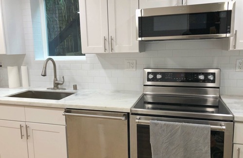 Victory Heights House | Spacious Maple Leaf Guest Suite