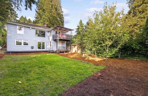 Victory Heights House | Spacious Maple Leaf Guest Suite