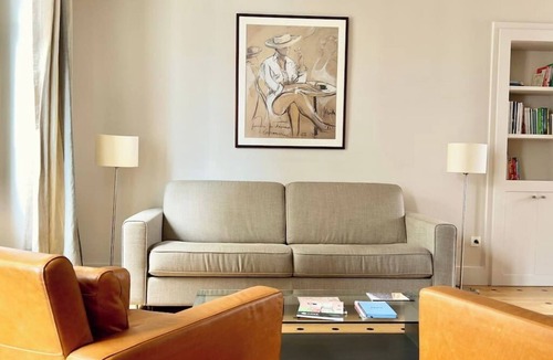 Enfants-Rouges Apartment | Spacious Marais 3BR with AC & Elevator