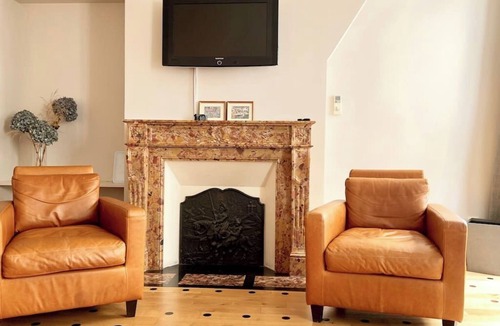 Enfants-Rouges Apartment | Spacious Marais 3BR with AC & Elevator