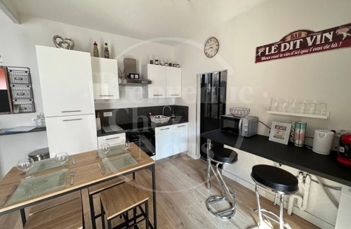 Vallieres Apartment | Spacious Marx Dormoy with free parking. (C)