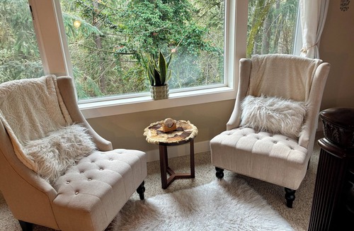 Lakewood House | Spacious Master Bedroom — University Place, WA