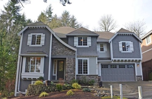 Lakewood House | Spacious Master Bedroom — University Place, WA