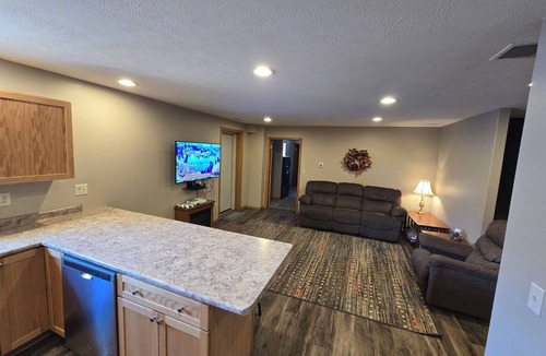 Kahoka Apartment | Spacious master 3-bedroom apartment in Kahoka, MO