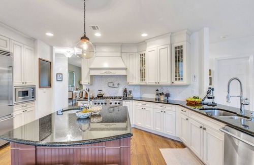 Tuckahoe House | Spacious Master Bedroom Suite, Stone Chef's Eat-In Kitchen, Close to.
