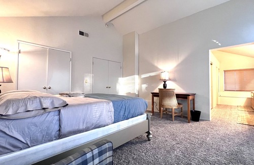 Stockton House | Spacious Master Bedroom with Private Big Bathroom in 2500 SQFT Single House p1