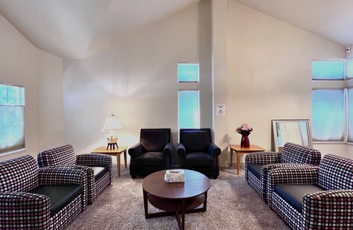 Stockton House | Spacious Master Bedroom with Private Big Bathroom in 2500 SQFT Single House p1