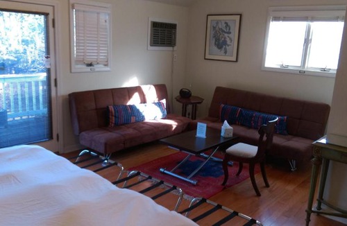 Wellesley House | Spacious master bedroom and bath