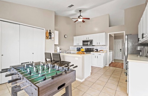 Allen House | Spacious master King Bed suite, & fast wi-fi, Mins to convention center