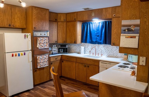 Smithville House | Spacious MCM home 2 minutes from downtown, Pet-Friendly!
