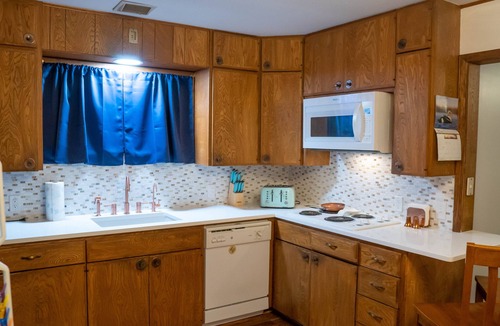 Smithville House | Spacious MCM home 2 minutes from downtown, Pet-Friendly!