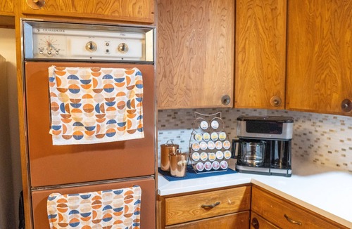 Smithville House | Spacious MCM home 2 minutes from downtown, Pet-Friendly!