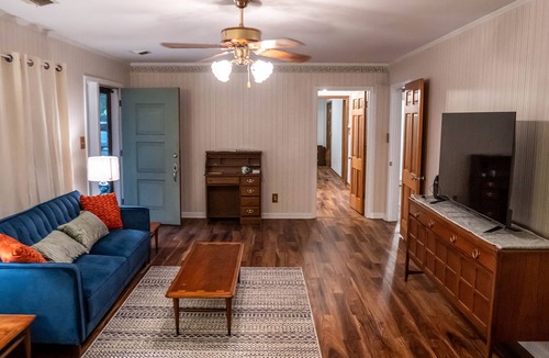 Smithville House | Spacious MCM home 2 minutes from downtown, Pet-Friendly!