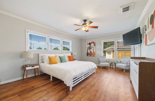 Del Mar House | Spacious MCM vacation home w/ private pool in the heart of Corpus Christi!!!!!!!