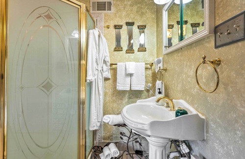 Whitehaven House | Spacious Memphis Home < 3 Mi to Graceland!