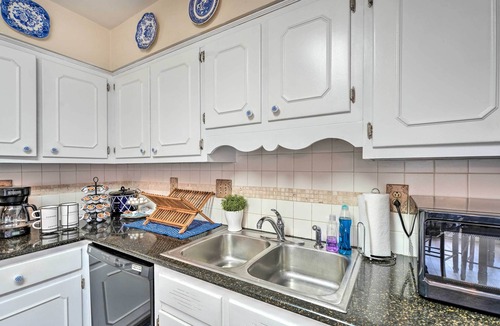 Whitehaven Cottage | Spacious Memphis Home - Walk to Graceland