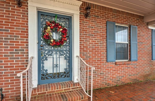 Whitehaven Cottage | Spacious Memphis Home - Walk to Graceland