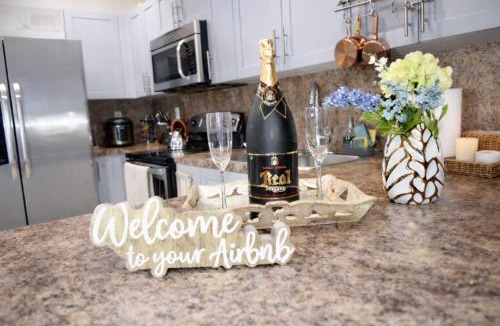 Tamiami House | Spacious Miami Home for Groups w Patio,BBQ,Fire Pit