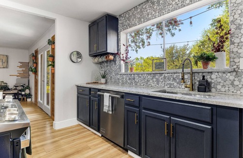 Las Colinas House | Spacious Mid-Century Home King Beds+Charming View