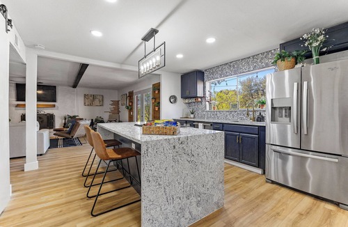 Las Colinas House | Spacious Mid-Century Home King Beds+Charming View